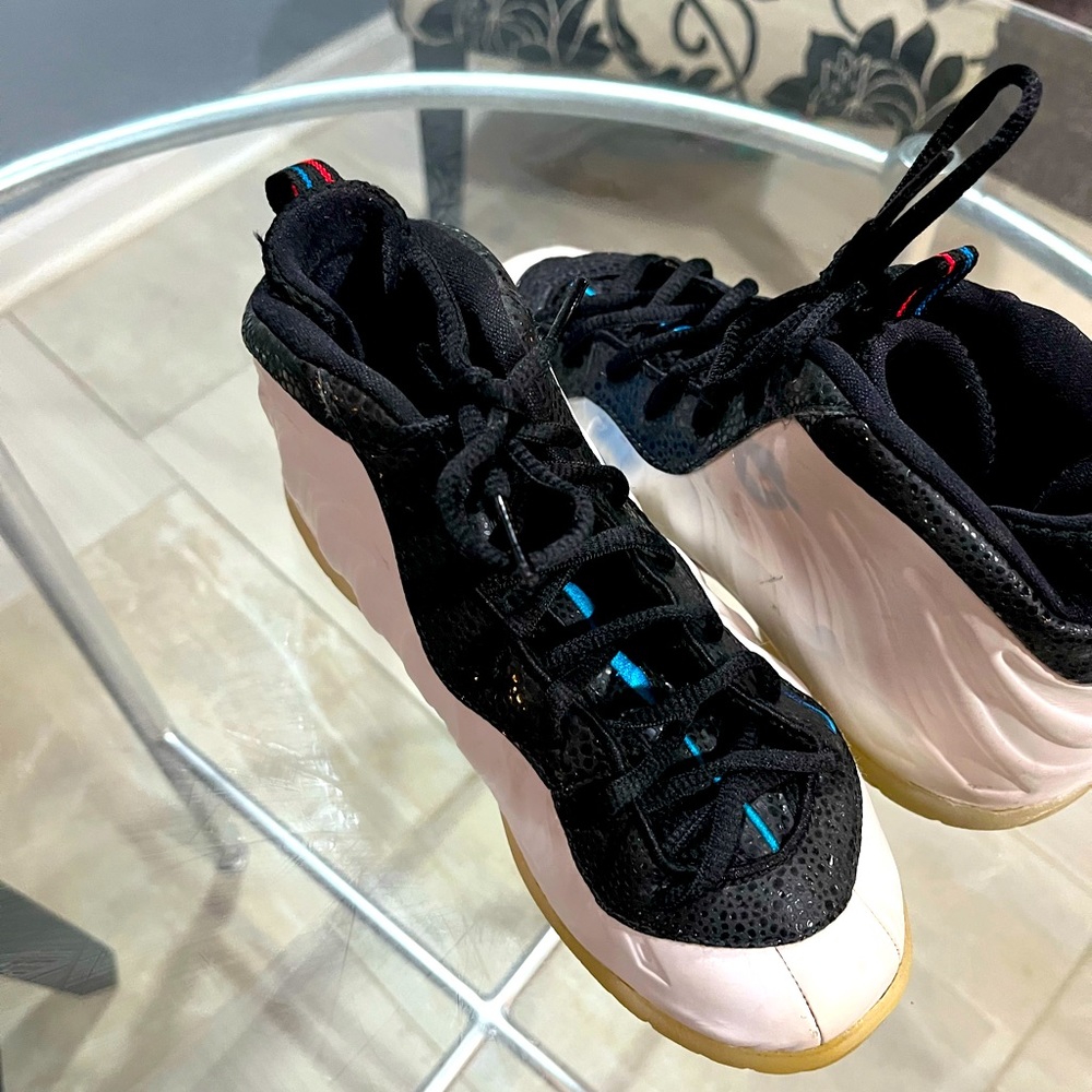 Kids Nike size 2 1/2